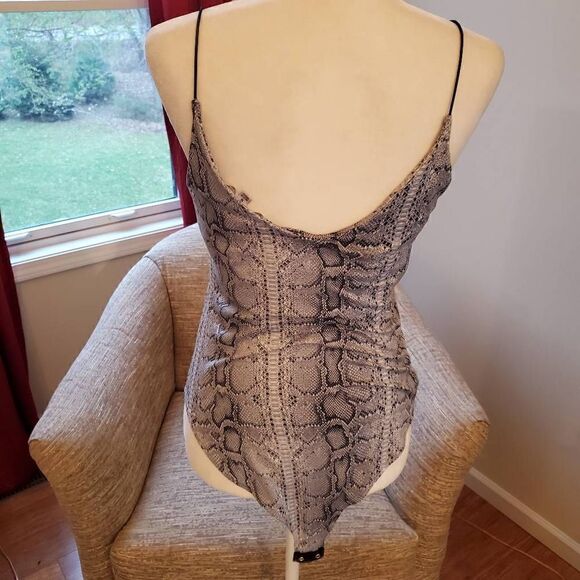 Gaze Gray Snake Print Snap Bodysuit Medium - Picture 5 of 9